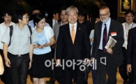 [포토]김석동 위원장에게 몰린 관심
