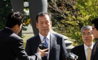 [포토]두눈 감은 김두우 전 수석