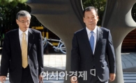 [포토]검찰 소환되는 김두우
