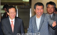 [포토] 보수단체 대표로 추대 받는 이석연 변호사