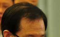 [포토] 물 마시는 이석연 변호사