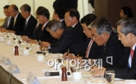 [포토]반값 등록금에 고개숙인 국공립대 총장들?