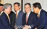 [포토] 시중은행장 만나는 김석동 금융위원장