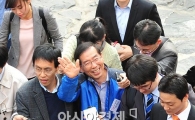 [포토] "범 야권 통합 서울시장 후보 박원순입니다~"
