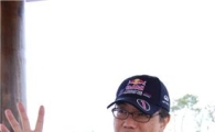 F1 선수인가 했더니..레이싱복 입은 한국닛산 사장