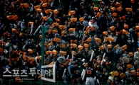[포토] 3루석 가득 채운 롯데팬들의 주황 물결 