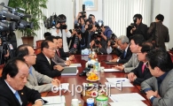 [포토] 한미 FTA 처리를 위해 머리 맞댄 여야정