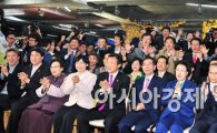 [포토] 박원순 후보 사무실에 총 집결한 범 야권 인사들