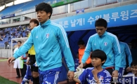 [포토] 염기훈 '3위 수성을 노리며'