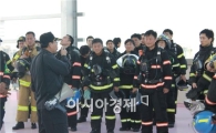 "초고층 빌딩에 불나면? 믿을 건 소방관의 체력 뿐"