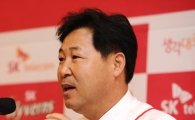 [포토] 취재진 질문에 답하는 이만수 감독