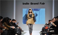 [포토]인디브랜드페어 '이런 옷 색다르죠?'