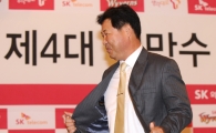 [포토] 이만수 감독 '취임식장에서 헐크로 변신(?)'