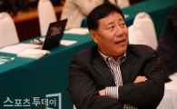[포토] 최만희 광주 감독 '누구를 뽑을까'