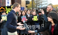 [포토] "한국의 수능열기는 정말 놀랍습니다"