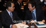 [포토] '대화 나누는 한 전 총리-이 회장'