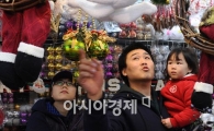 [포토] '성탄 준비하는 가족'