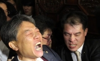 [포토] 끌려나가는 김선동 의원