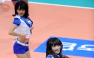 [포토] 치어리더의 흥겨운 몸짓 '배구장 열기 후끈~'