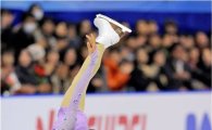 '모친상' 아사다 마오, 전일본선수권 역전 우승 "너무 기쁘다"