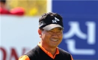 최경주 '선두', 우즈가 '2위'
