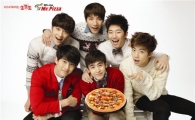 미스터피자, 새 모델로 2PM 발탁