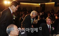 [포토] 정병철 부회장 "내 자리는 어디에 있지" 