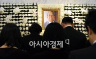 [포토] 박태준 별세, '헌화하는 유가족들'