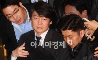 [포토] 안철수 "정치엔 함구하겠다"