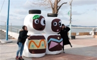 무창포해수욕장에 녹지 않는 눈사람 등장 