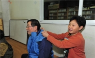 [포토]아이한테 돌봄 받는 박원순 서울시장