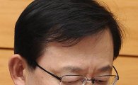 [포토] '심각한 표정의 홍 장관'