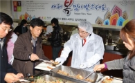 이동진 도봉구청장, 직원들 점심 배식으로 한 해 시작 