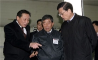 김황식 총리, 금천구 내 금형업체 전일정공 방문