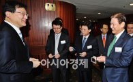 [포토] 기업 기조실장 만나는 홍석우 장관