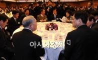 [포토] 환담 나누는 홍석우-손경식
