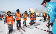 쌍용건설, 임직원 자녀 스키캠프로 '기 살리기'