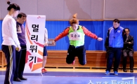 [포토] 멀리뛰기 도전하는 SK 루브리컨츠 공개 테스트 참가자
