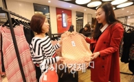 [포토] '바이에토르'에서 봄 옷 골라볼까 
