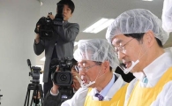 [포토] 점심 나눠주는 박원순-곽노현