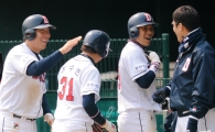 [포토] 김동주 싹쓸이 2루타에 홈 밟은 정수빈-이종욱-김현수