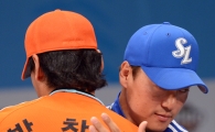 [포토] 포옹 나누는 박찬호-이승엽 '올 시즌 기대되는 대결'