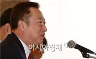 [포토] 취임 기자간담회 갖는 박용만 두산 회장
