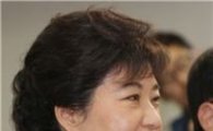 박근혜 "인혁당 재심 판결, 법적으로 인정" 일보후퇴