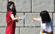 [포토] 물싸움 하는 여학생들