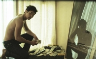 <돈의 맛>, 비싼 유리상자 안의 인형극