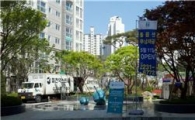[꽉막힌 중도금대출]"비 올때 우산 뺏는 게 어딨나?"… 서민만 발동동