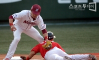 [포토] 정근우 '3루를 훔쳤다'