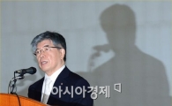 [포토] 기념사 하는 김중수 총재
