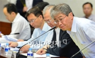 [포토] 굳은 표정의 총리실장